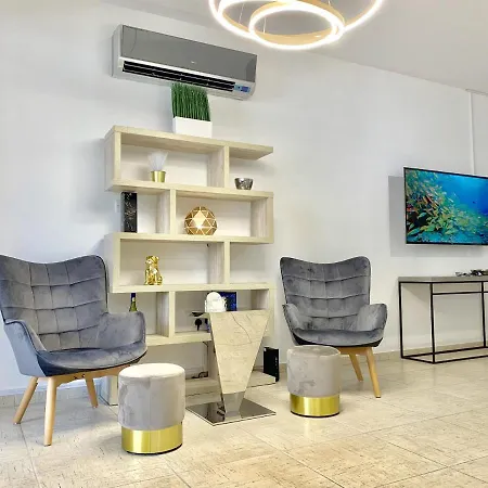 Tbd Luxury Apartment