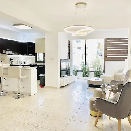 Tbd Luxury Apartment